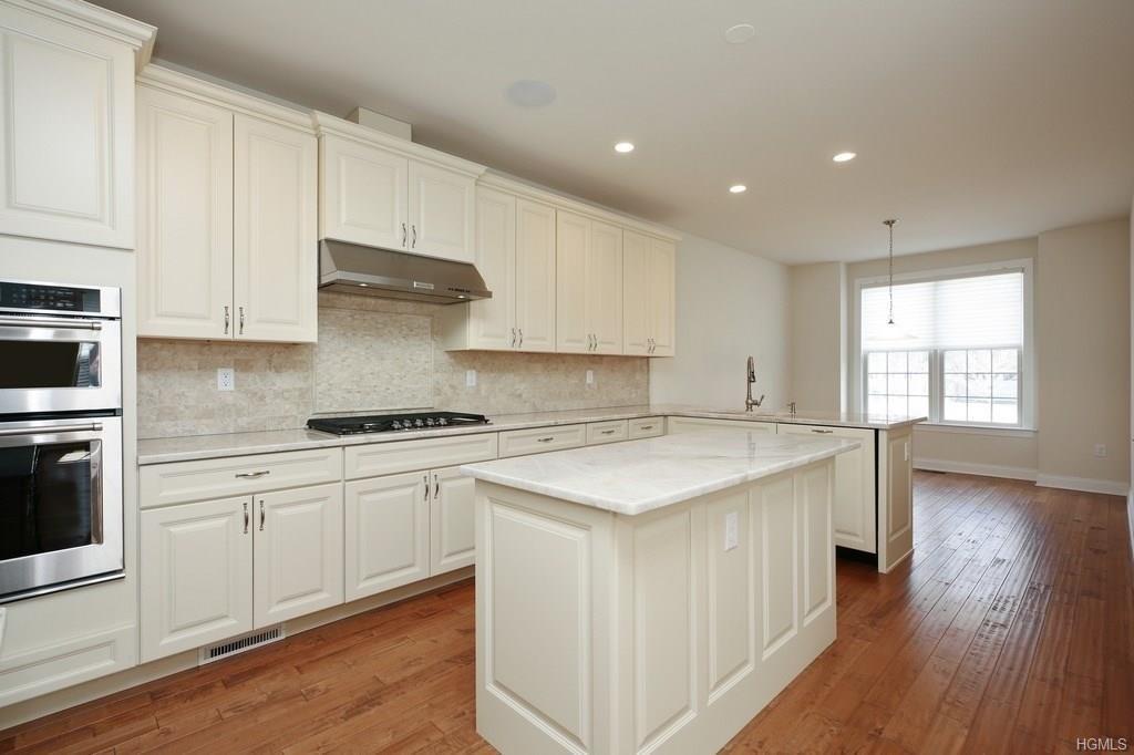 7 Hedges Court - Photo 1