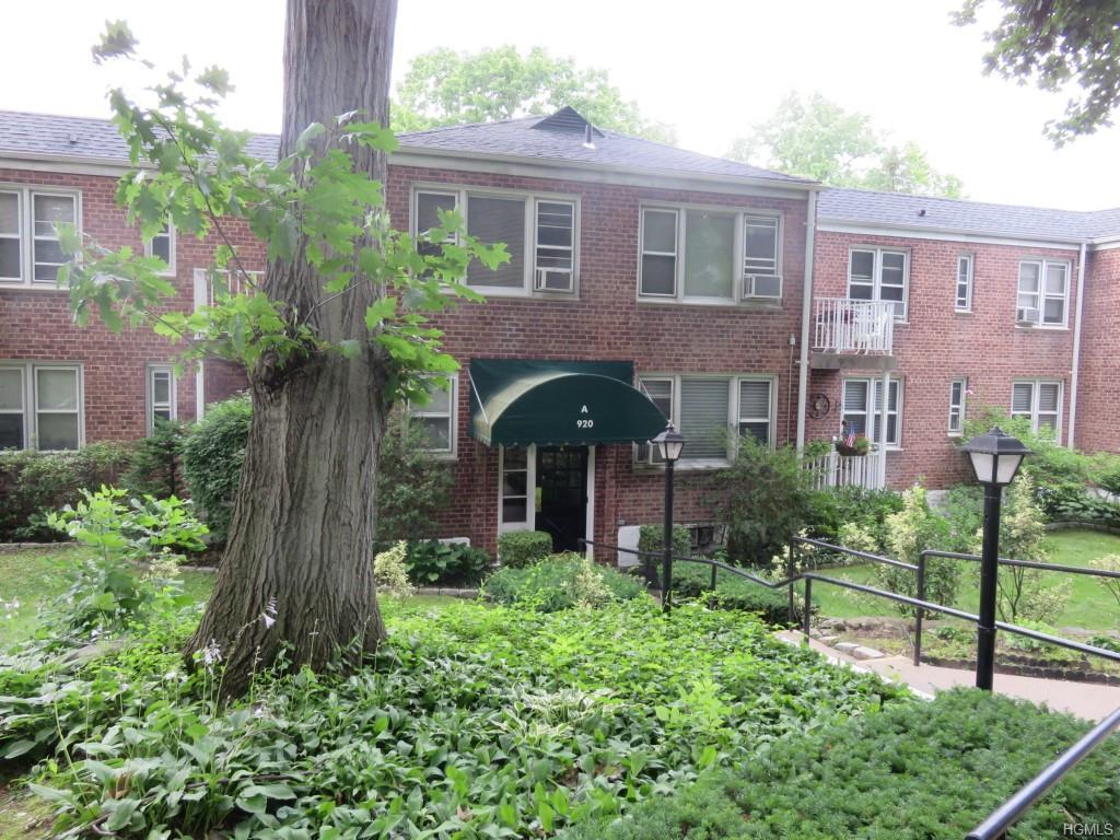 920 Pelhamdale Avenue - Photo 1