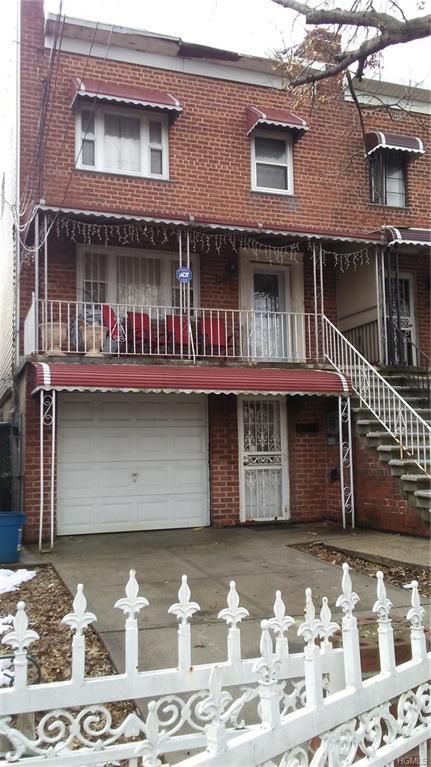 942 222nd Street - Photo 1
