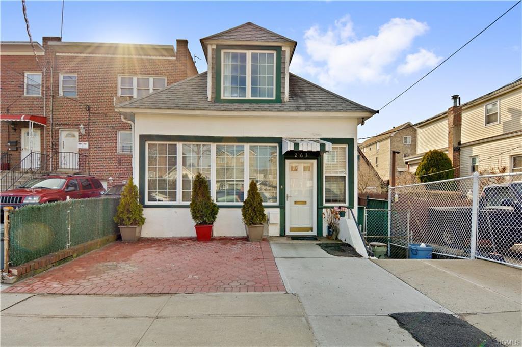 263 Robinson Avenue - Photo 1