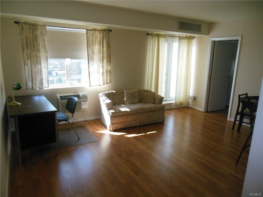 501 Barry Avenue - Photo 1