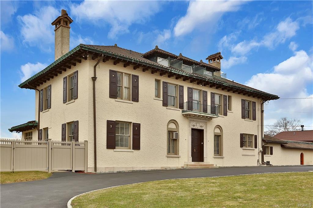 10 Hanford Avenue - Photo 1