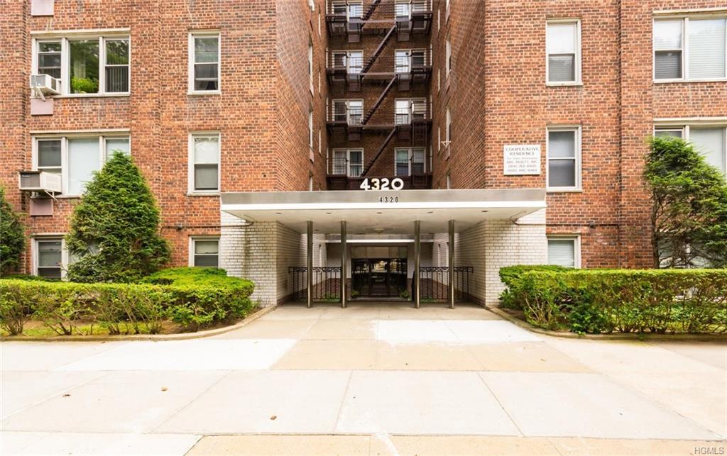 4320 Van Cortlandt Park - Photo 1