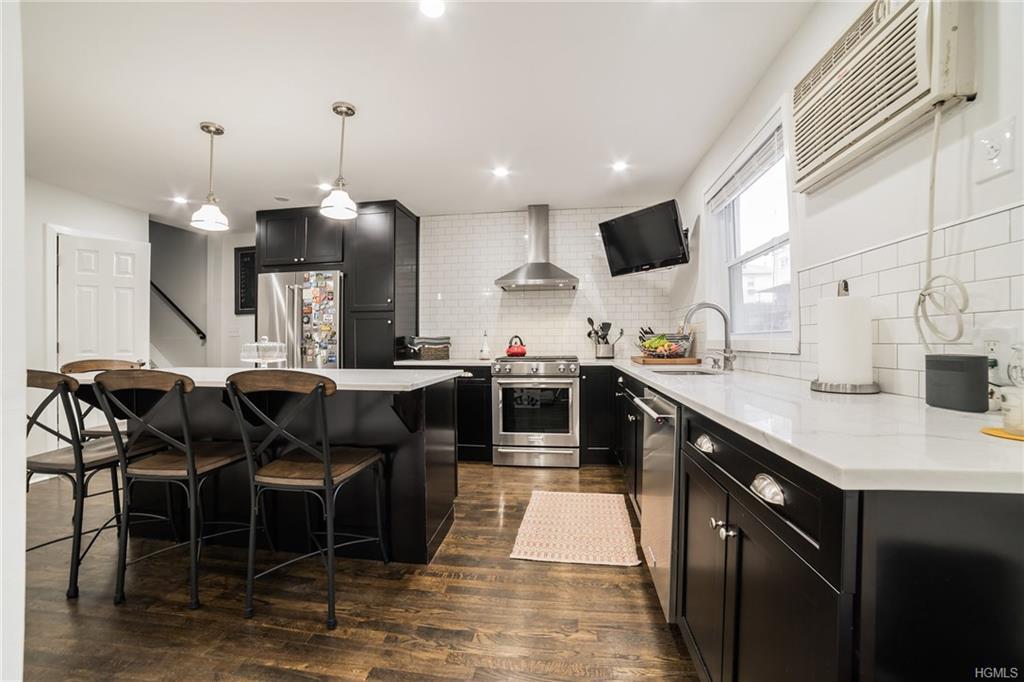1119 Throgmorton Avenue - Photo 1
