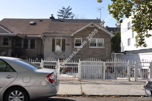 531 Saint Lawrence Avenue - Photo 1