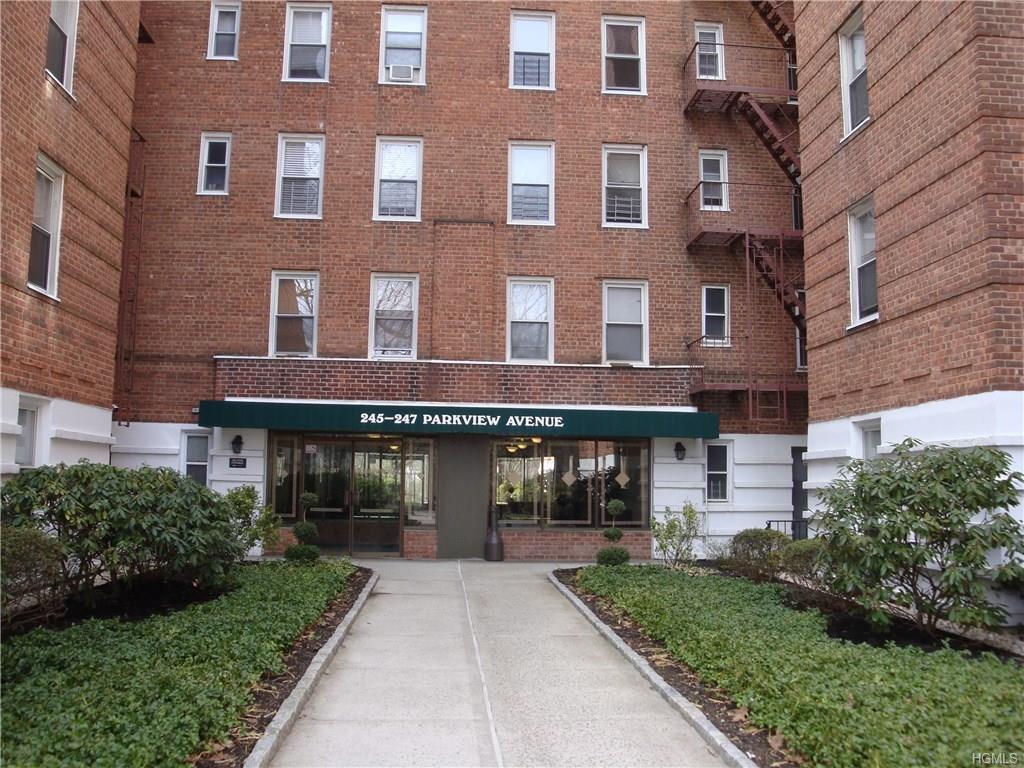 247 Parkview Avenue - Photo 1