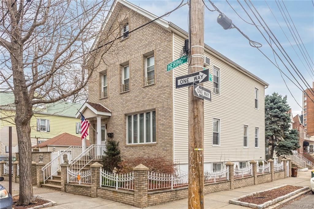 1700 Hering Avenue - Photo 1