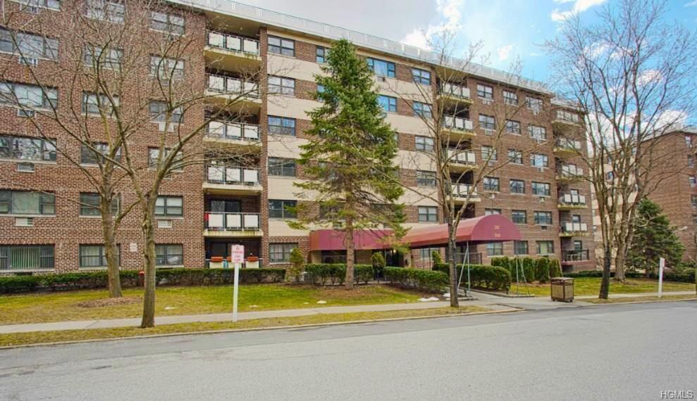 100 Diplomat Drive - Photo 1