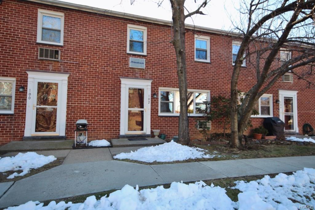 102 Charter Circle - Photo 1