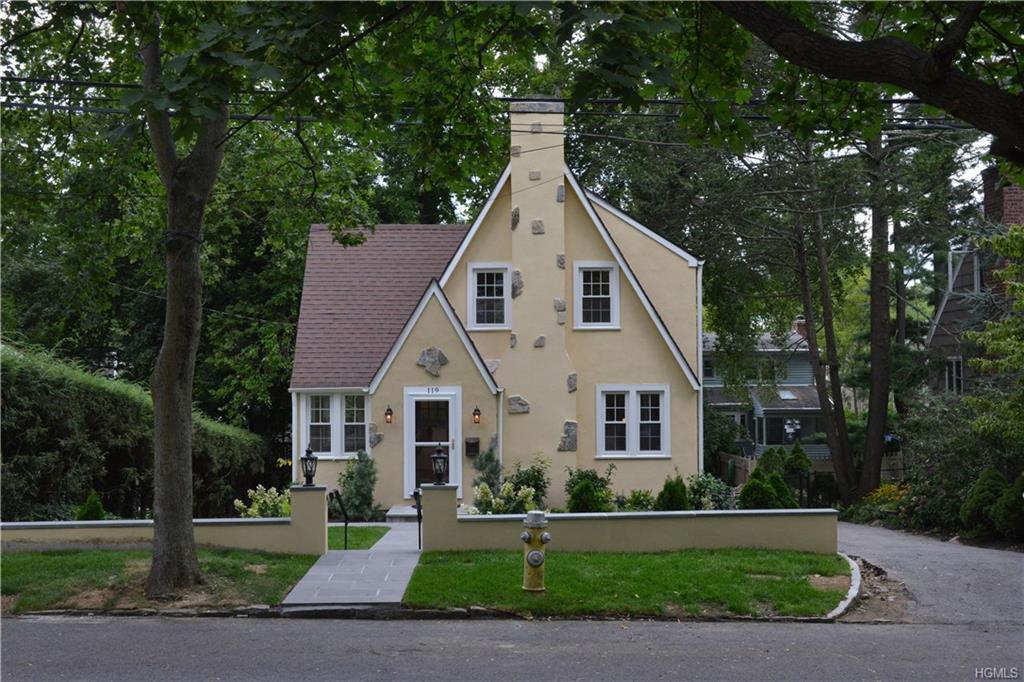119 Lawrence Avenue - Photo 1