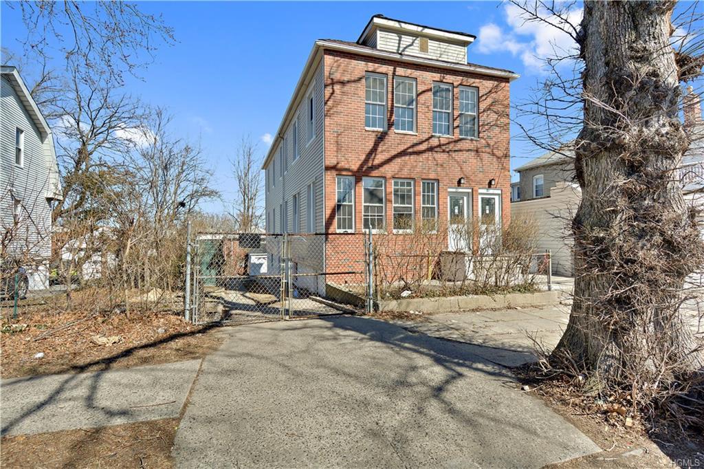 1012 Hollywood Avenue - Photo 1