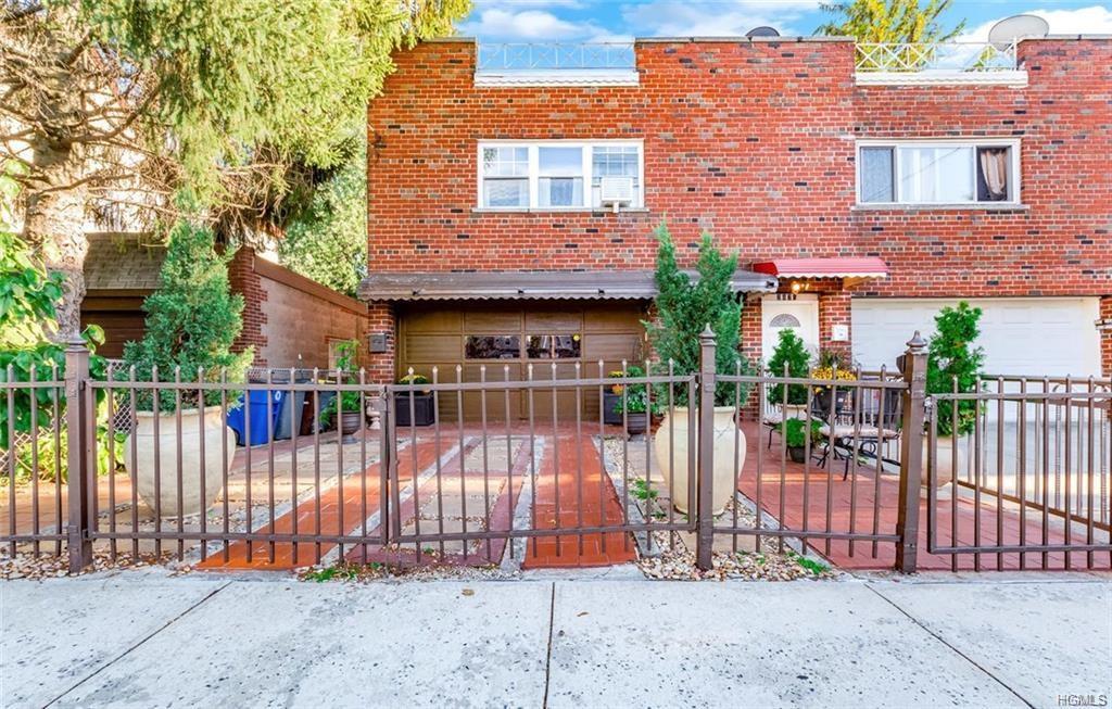 2872 Lamport Place - Photo 1
