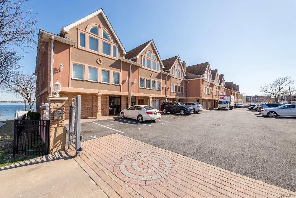 852 Dean Avenue - Photo 1
