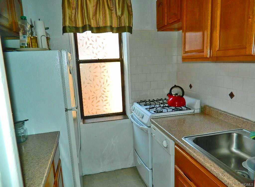 650 Warburton Avenue - Photo 1