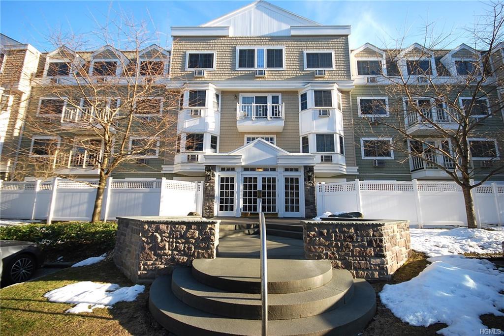 500 Pondside Drive - Photo 1