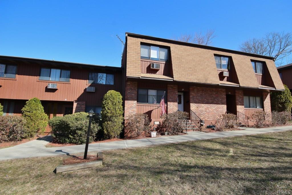 29 Coachlight Square - Photo 1
