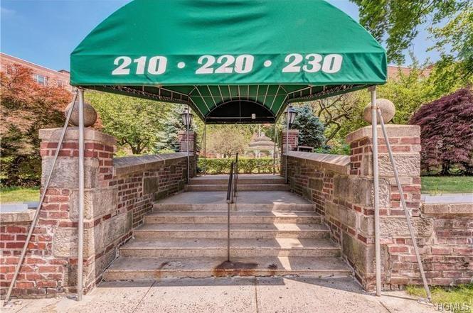 210 Pelham Road - Photo 1