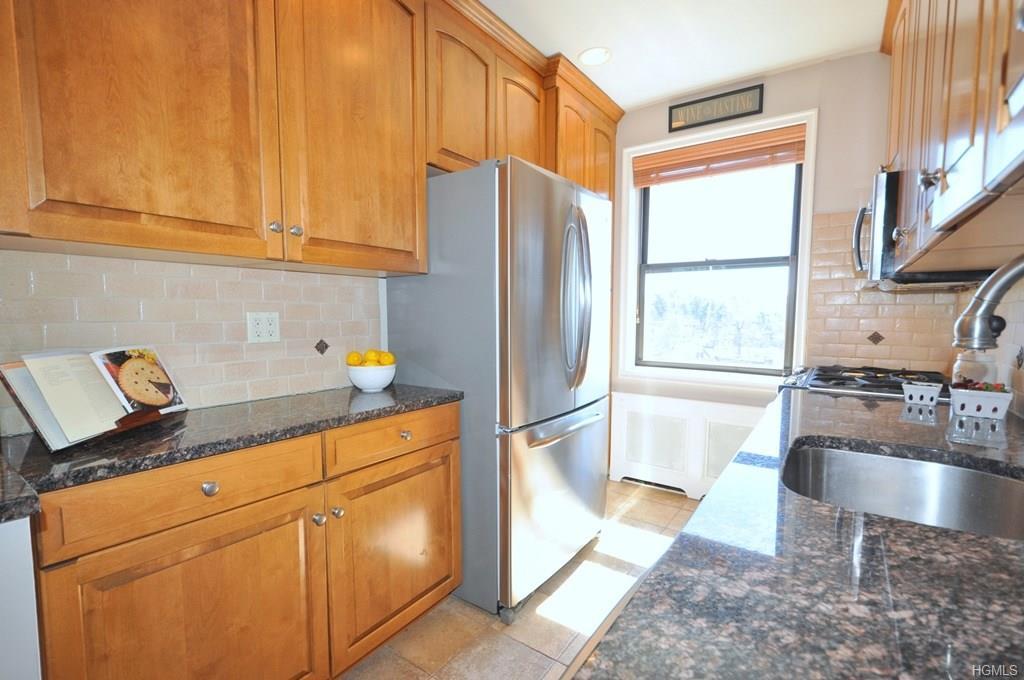 180 Hartsdale Avenue - Photo 1