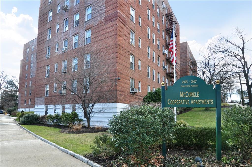 245 Parkview Avenue - Photo 1