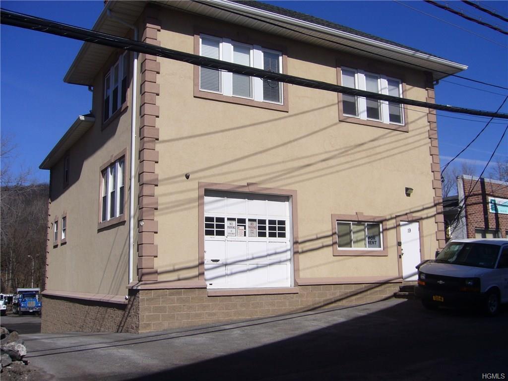 19 Broadway - Photo 1