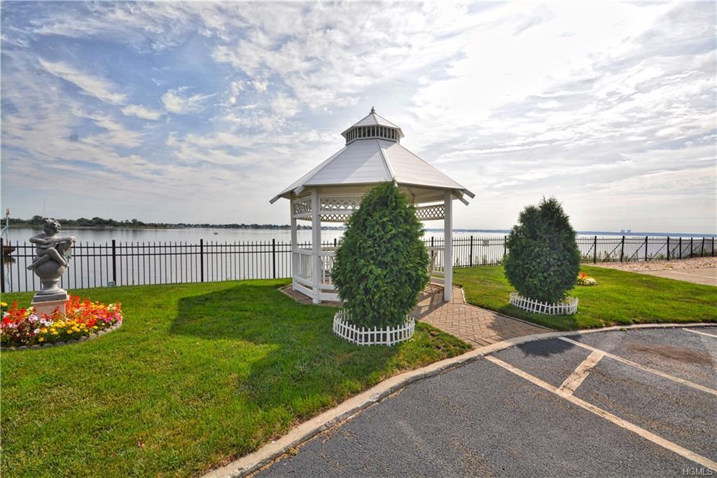 1422 Outlook Avenue - Photo 1