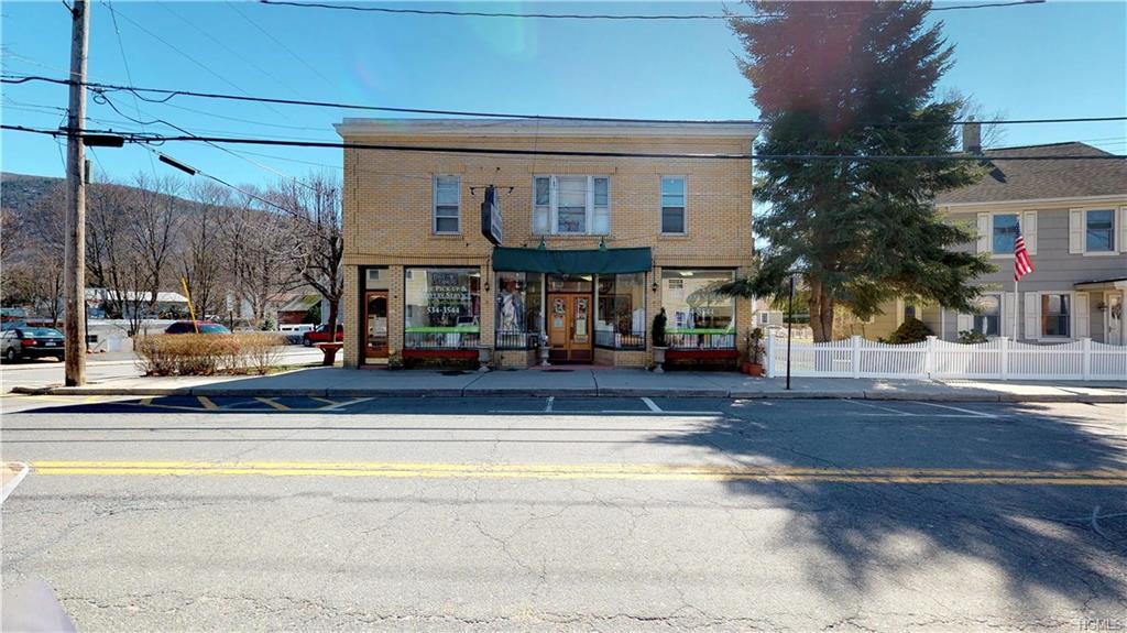 211 Hudson Street - Photo 1