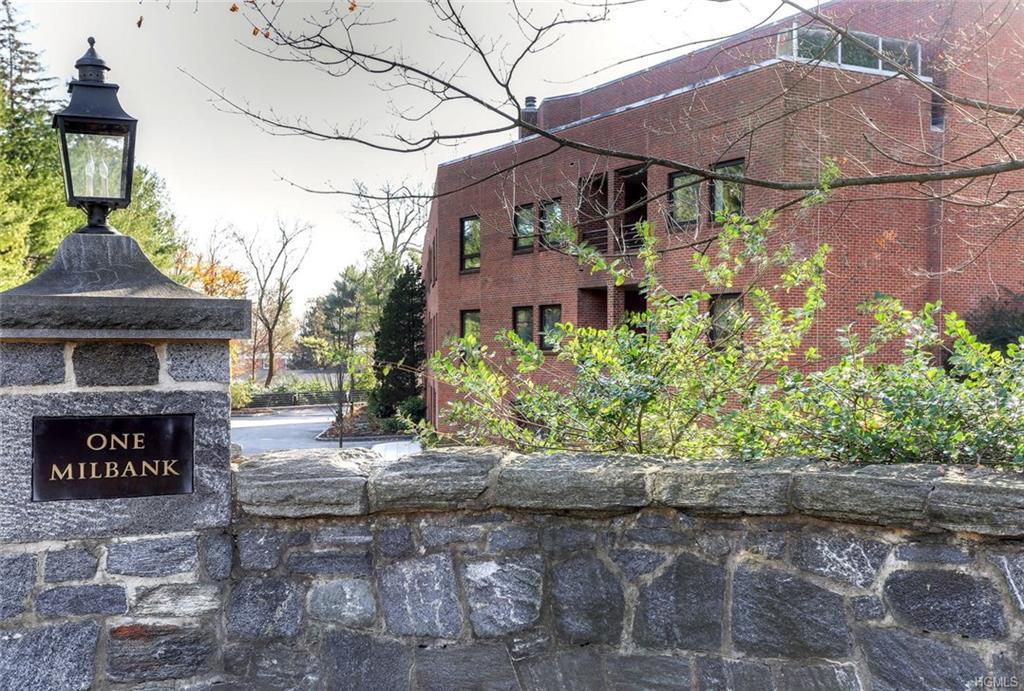 1 Milbank Avenue - Photo 1