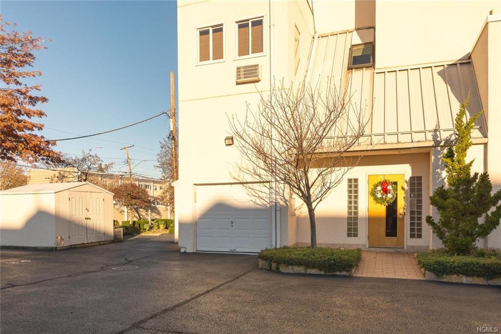 2730 Schurz Avenue - Photo 1