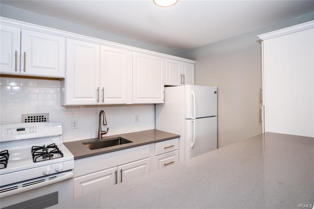 395 Westchester Avenue - Photo 1