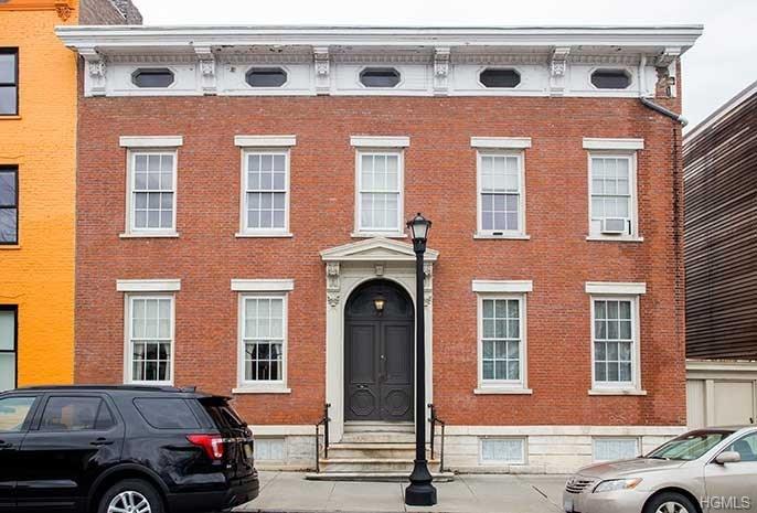 245-247 Warren Street - Photo 1