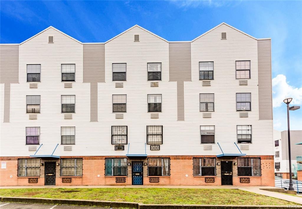 772 Brook Avenue - Photo 1