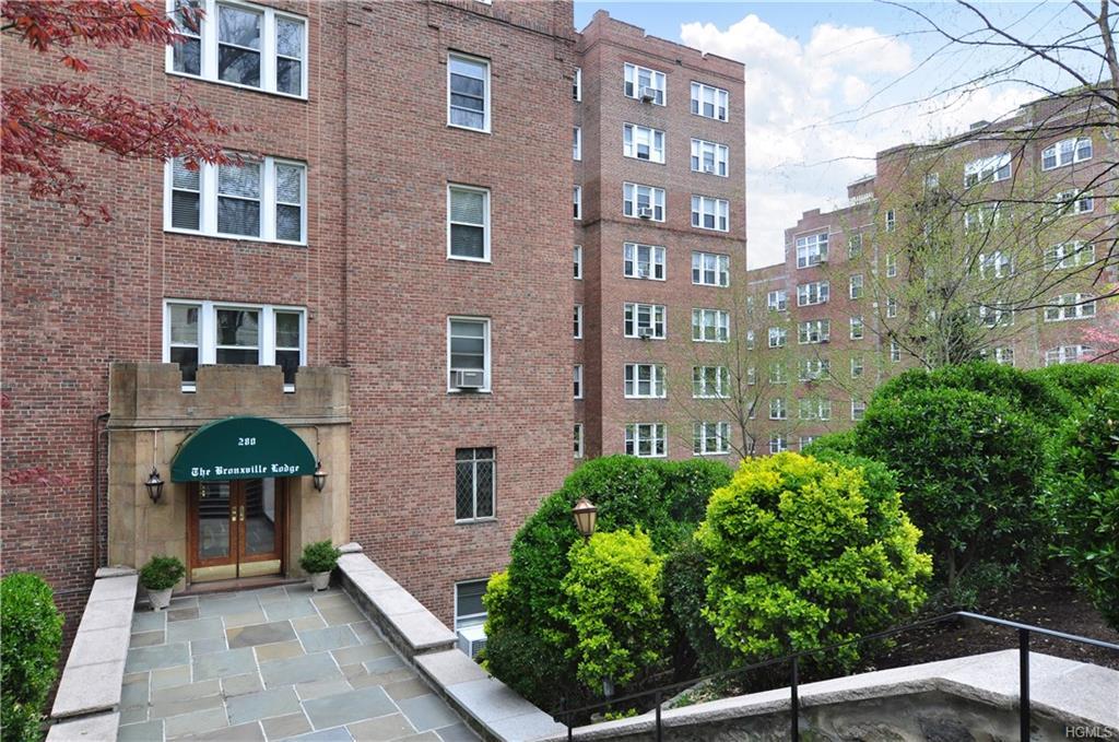 280 Bronxville Road - Photo 1