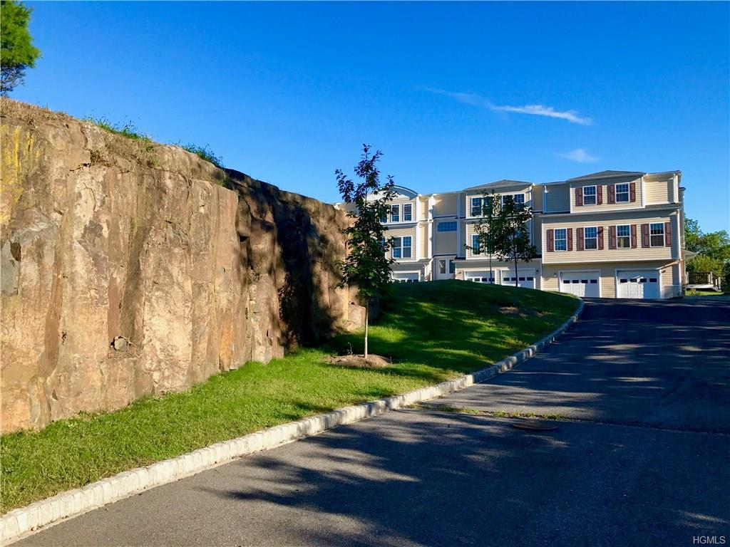 550 Mountainview Avenue - Photo 1