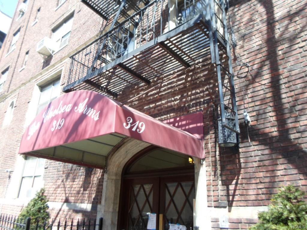 319 18th Street - Photo 1