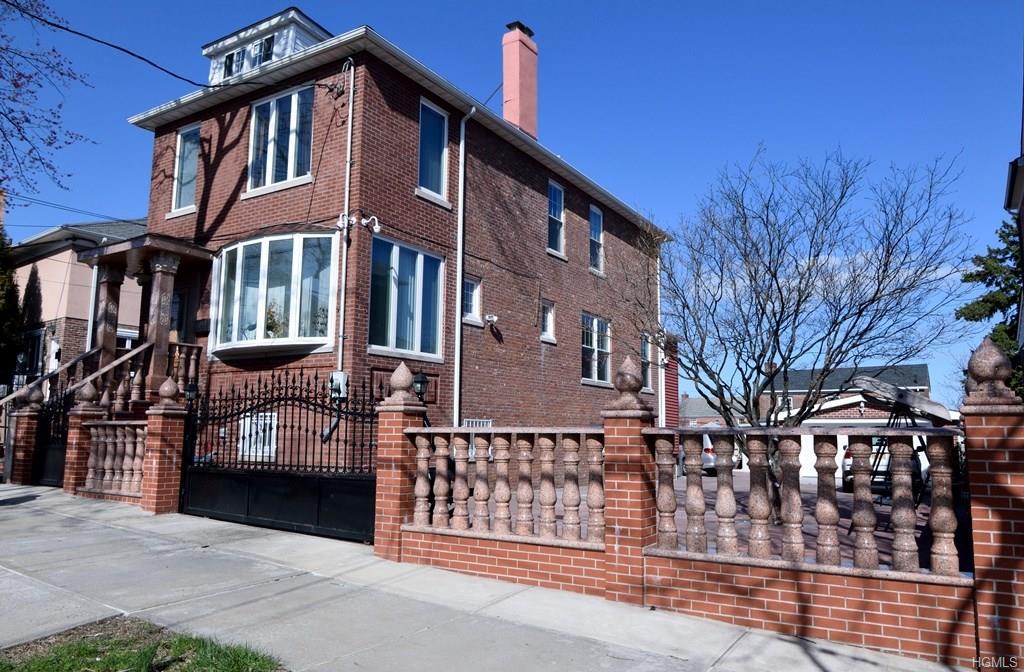 2230 Woodhull Avenue - Photo 1