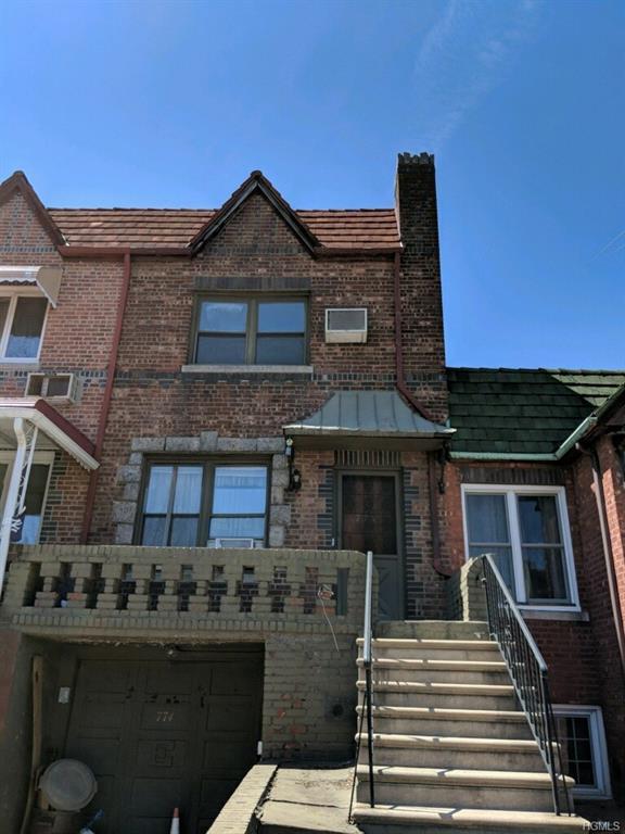 774 37th St - Photo 1