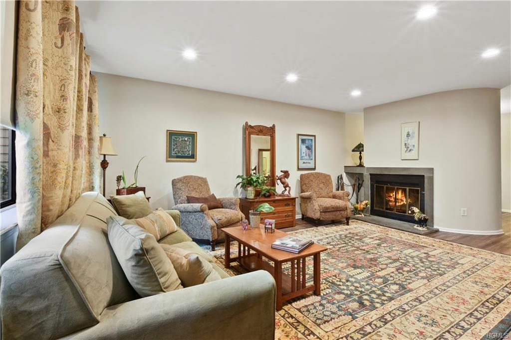 82 Fox Run - Photo 1