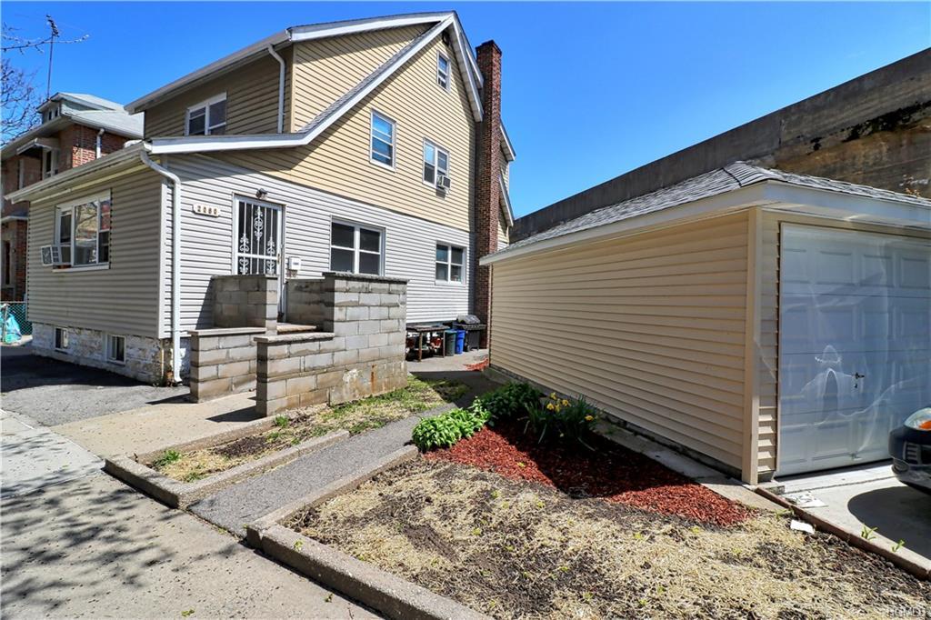 2060 Matthews Avenue - Photo 1
