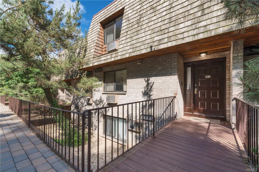 555 Central Park Avenue - Photo 1