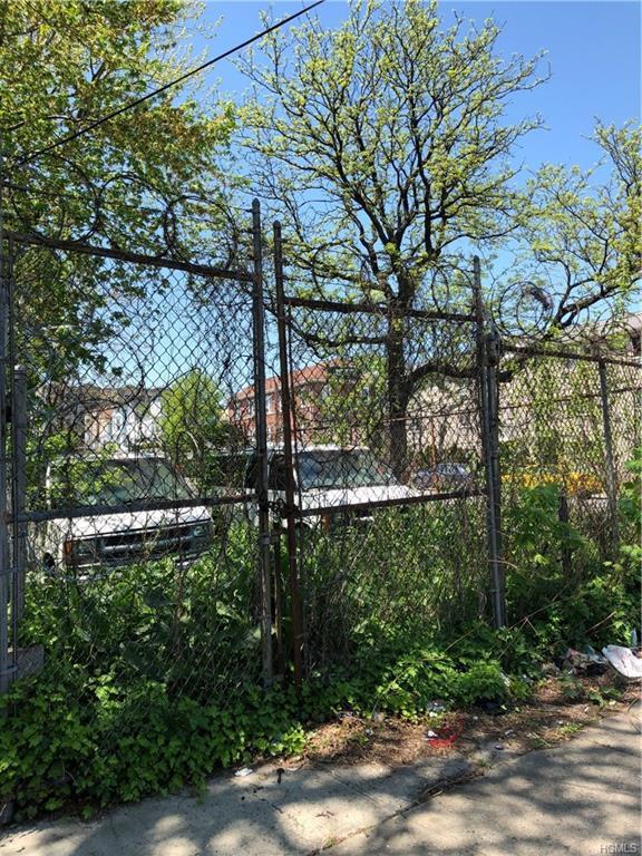 St Lawrence Avenue - Photo 1