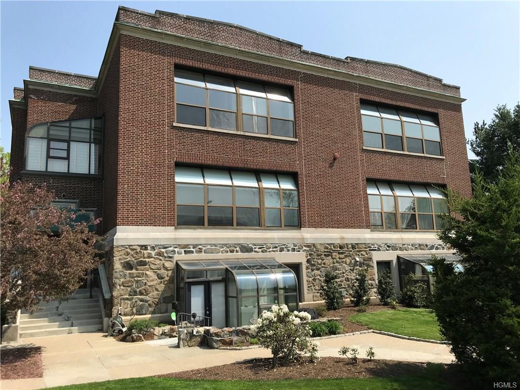 33 Roselle Avenue - Photo 1