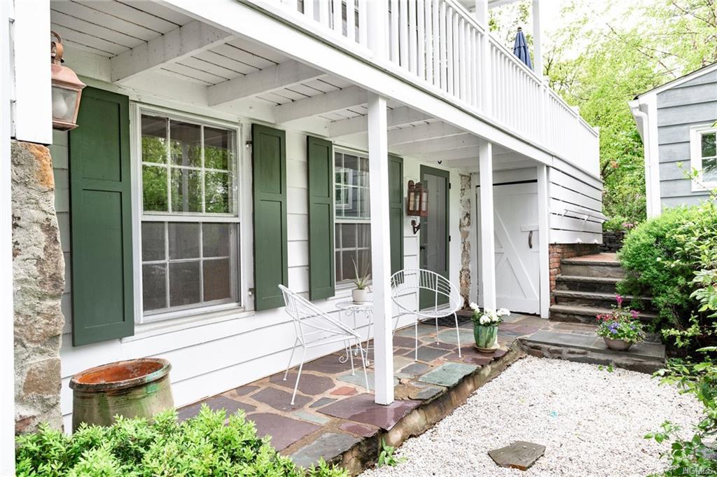 63 Washington Spring Road - Photo 1