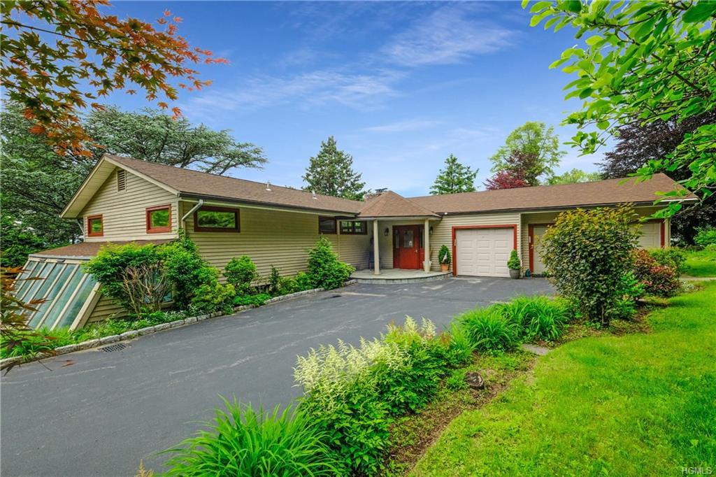 1720 Morningview Drive - Photo 1