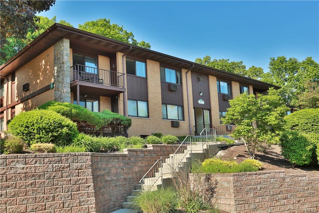 8 Lawrence Park Drive - Photo 1