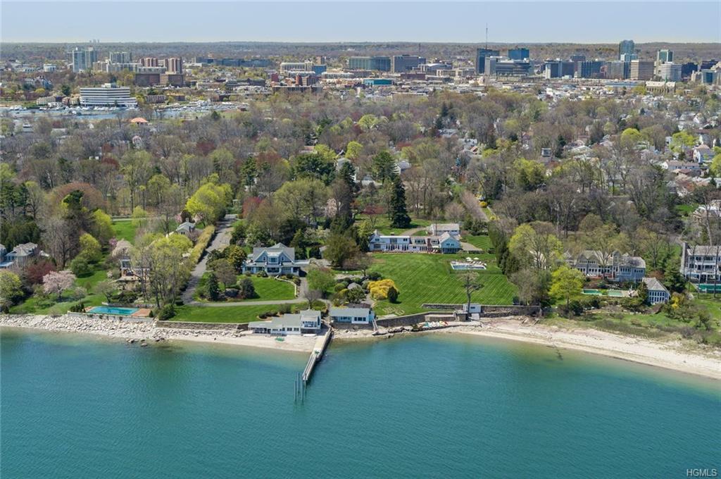 411 Soundview Avenue - Photo 1