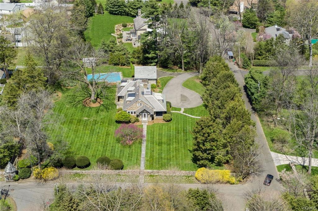 8 Wallacks Drive - Photo 1