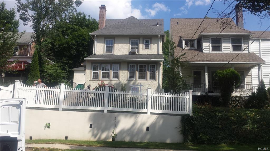 39 Manhattan Avenue - Photo 1