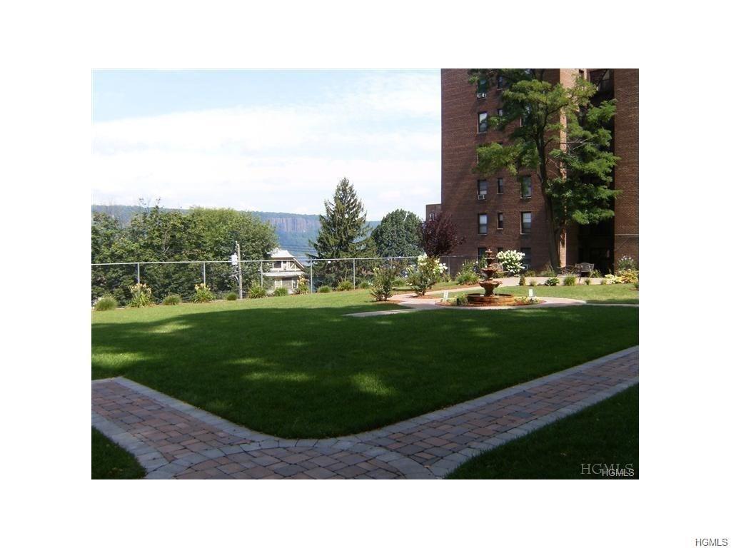 632 Warburton Avenue - Photo 1