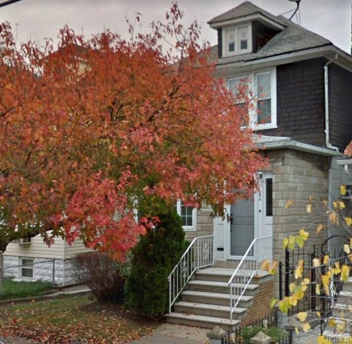1634 Yates Avenue - Photo 1
