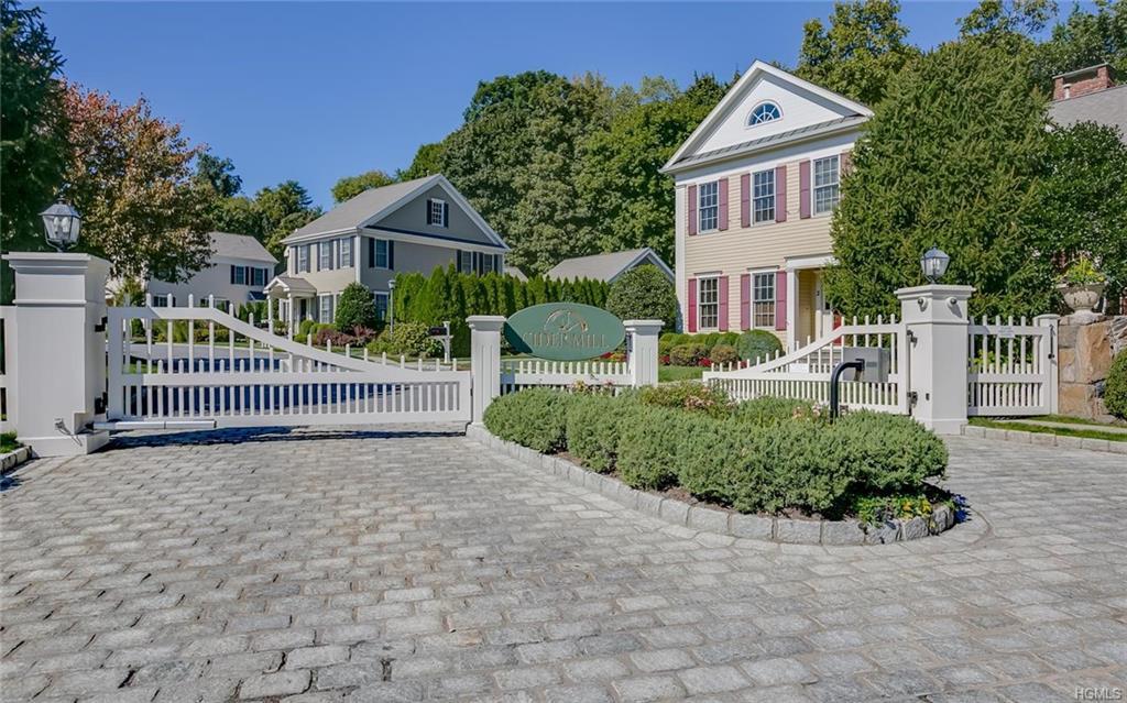 11 Cider Mill Circle - Photo 1
